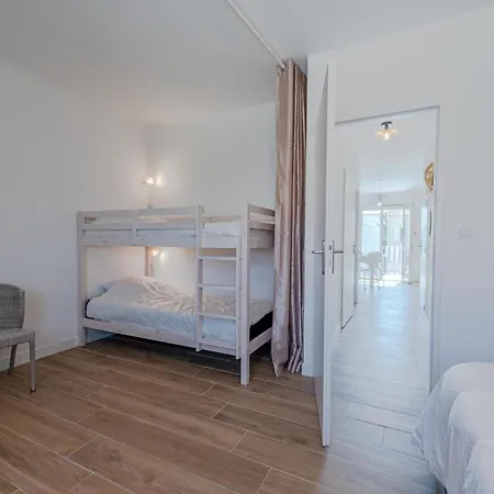 Pine's Mansion-1 By Interhome Apartment